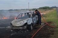 INCENDIO EN LA RUTA! Una vehículo prendió fuego y los ocupantes salvaron de milagro (IMÁGENES)