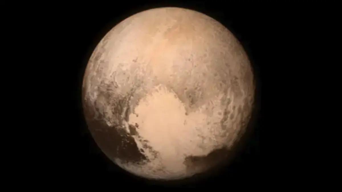 ¡Misterio resuelto! La NASA finalmente explica qué es el terreno de cuchillas que encontró en Plutón