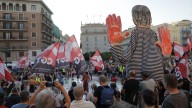 Miles de personas vuelven a exigir la dimisión de Mazón en la décima protesta tras la dana