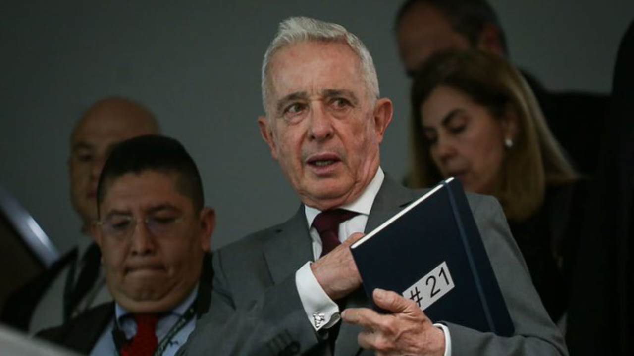Expresidente Álvaro Uribe recibió la boleta de libertad