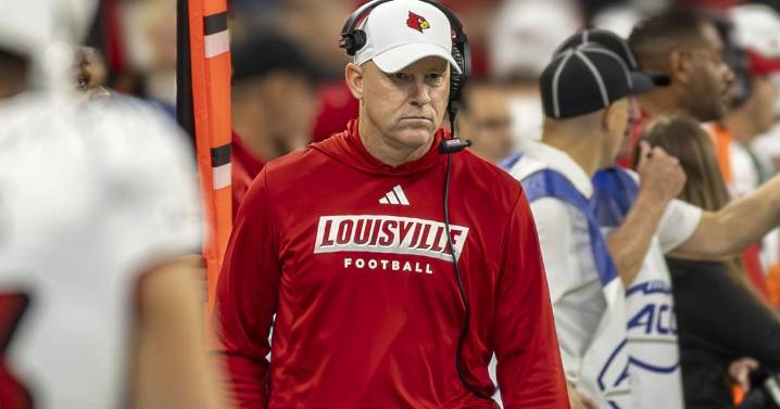 Dropping the Mic: Brohm’s 'shut your mouth' moment with Louisville’s helmet comms