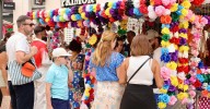 La fiesta en las calles del Centro de Málaga este domingo de Feria, en imágenes