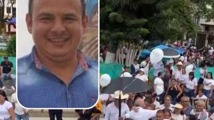 El multitudinario adiós al asesinado líder social José Erlery Velasco por las calles del municipio de Balboa, Cauca