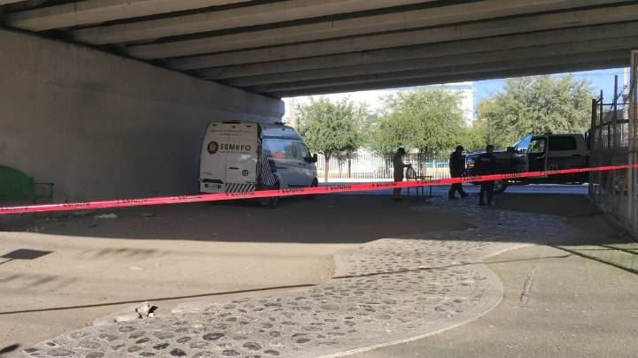 Encuentran a hombre muerto debajo de puente en Escobedo, NL; investigan causas