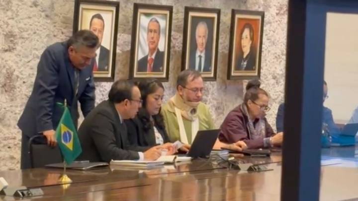 Agentes del Ministerio Público llegan al Senado para tomar declaraciones a Noroña y a su asistente tras pleito con Alejandro Moreno