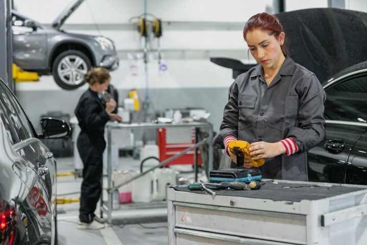 Mujeres mexicanas trabajan más… pero reciben menos