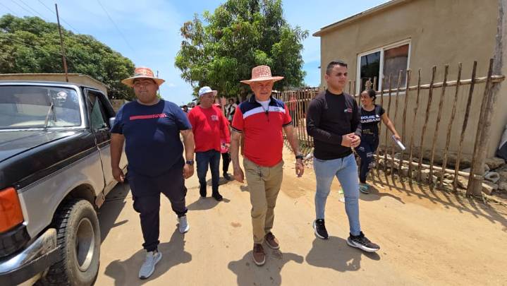 Alcalde Edgar Labarca entrega transformadores para beneficiar a 600 familias en Mara