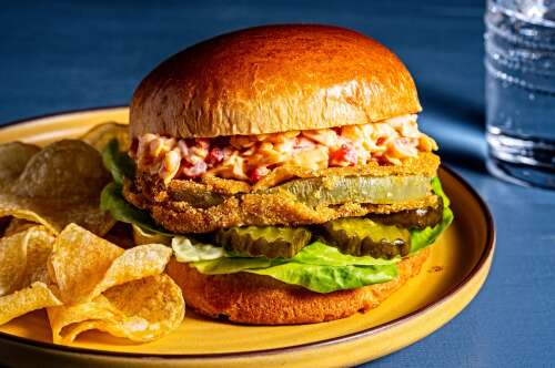 Fried green tomatoes and pimento cheese: Southern stars align on a bun