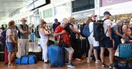 Los trabajadores de Menzies desconvocan la huelga de este fin de semana en el Aeropuerto de Barcelona
