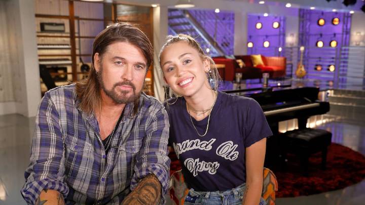Miley Cyrus le regala una canción a su padre por su cumpleaños
