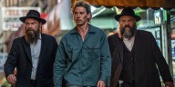 Austin Butler's 'Caught Stealing' Lauded by Fans Ahead of Release