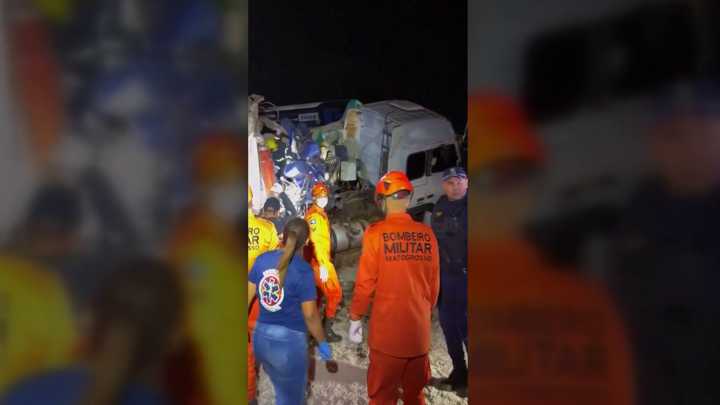 Grave accidente entre un camión y un autobús en Brasil: once muertos y 46 heridos