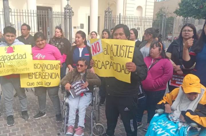 Marcha en Santiago del Estero contra el veto de Milei a la Ley de Emergencia en Discapacidad