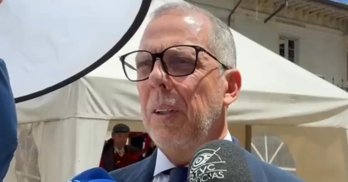 Alfredo Saade compara riesgo de la política con caerse de una bicicleta, tras muerte de Miguel Uribe