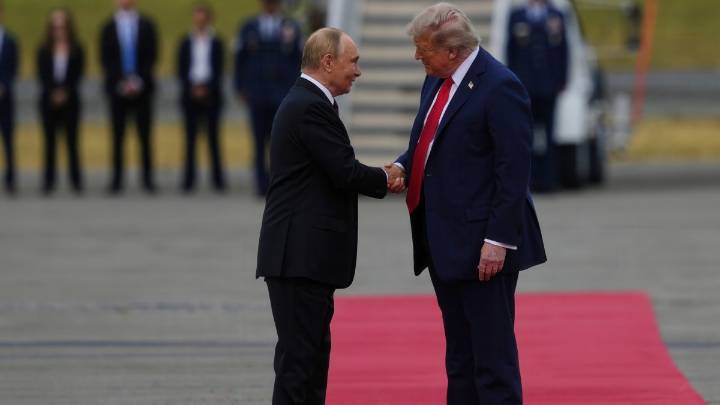 Ukrainians feel betrayed by Putin’s red carpet welcome