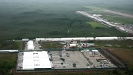 Jueza ordena cierre del centro migratorio “Alligator Alcatraz”