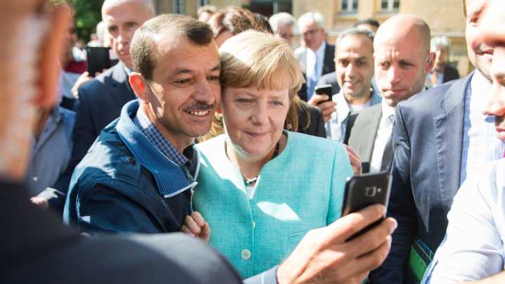 "Lo lograremos": la frase de Merkel sobre la migración provoca acalorados debates diez años después