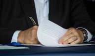 Governor gives boon to trial lawyers, vetoes treasurer