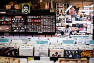 Ohio folk band hosts banjo, guitar lesson at Wax Trax