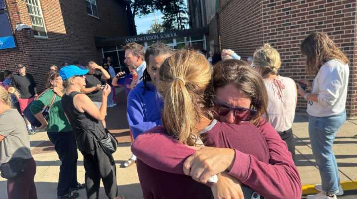 Tiroteo en escuela católica deja 3 muertos, incluido el agresor, y 17 heridos en Minneapolis