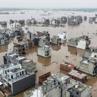 Pakistan evacuates half a million people stranded by floods