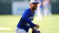Betts staying at shortstop despite Dodgers' outfield struggles
