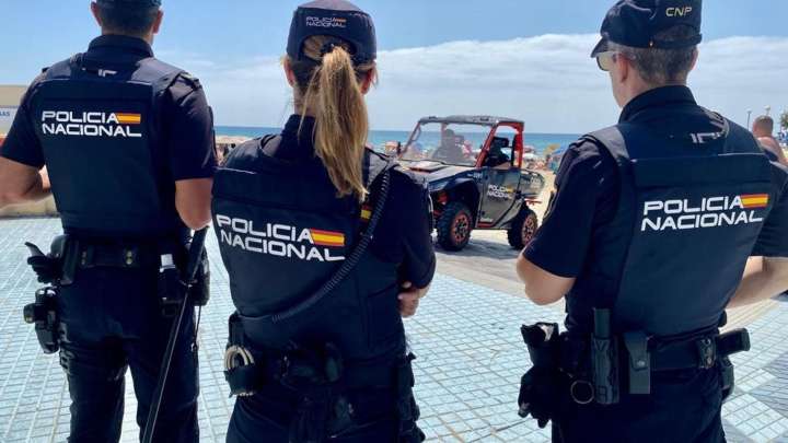 Una pareja acaba detenida después de agredirse mutuamente en un hotel de Málaga