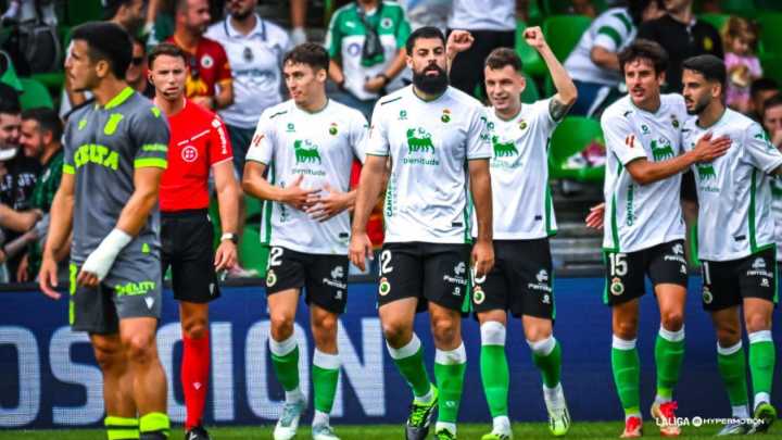 El Racing saca el rodillo para seguir líder