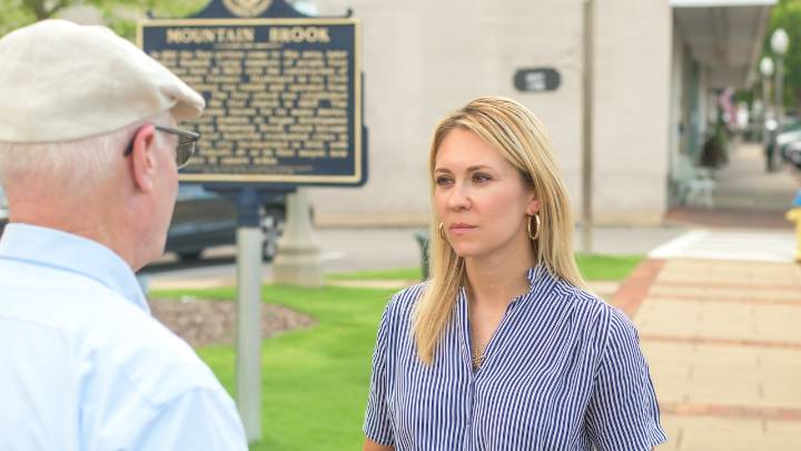 Mountain Brook voters elect the city’s first female mayor