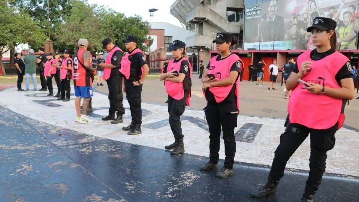 Dos hombres con pedido de captura fueron detenidos previo al partido de Colón