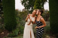 No sabemos si amar más el vestido griego de Bella Hadid o el corsetero de Hailey Bieber
