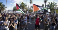 Barcelona se moviliza en apoyo a la Flotilla y llena el Muelle de la Madera