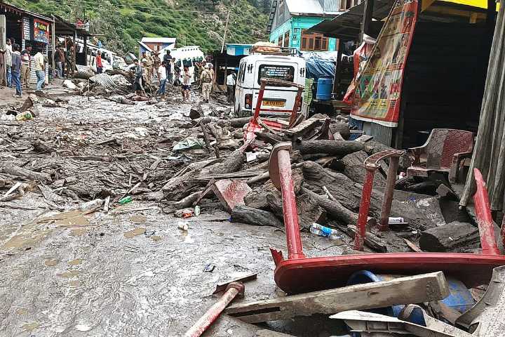 Al menos 56 muertos en un pueblo de Cachemira por inundaciones