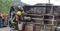 Bus que transportaba a 25 menores de edad sufrió grave accidente en la vía Pereira