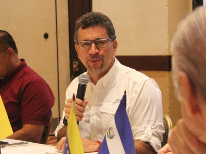 Exembajador en Nicaragua confirma que gestionó ingreso de González al país