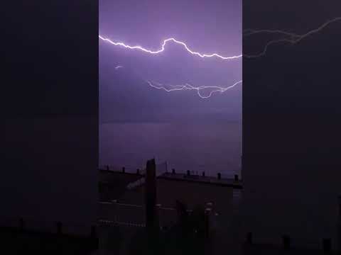 Long Islander captures video of ‘incredibly insane’ 10-mile long lightning outside his home #shorts