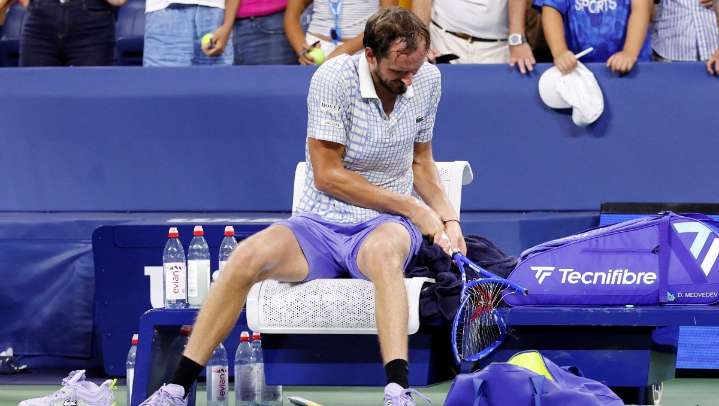 Medvedev es multado por romper su raqueta en su derrota en el US Open