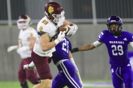 Walljasper-Dehnicke connection leads UMD past Winona State