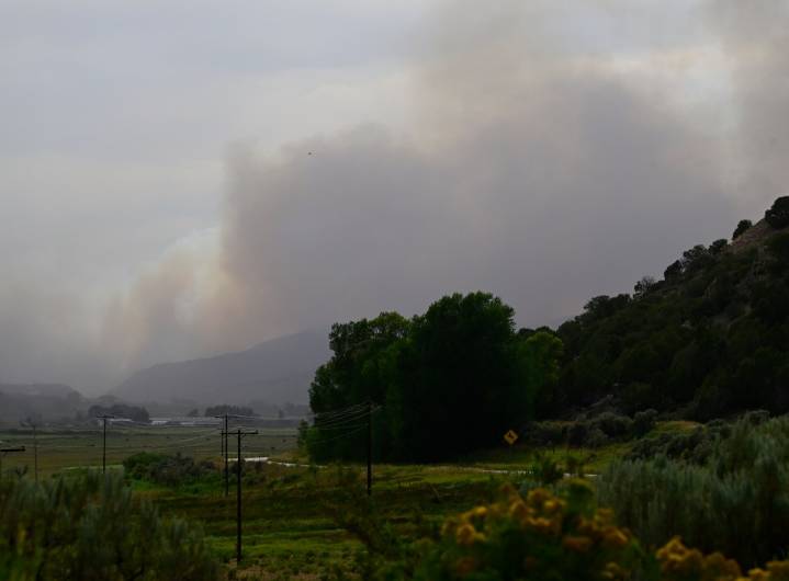 Colorado weather: Smoke advisory, thunderstorms, red flag warning