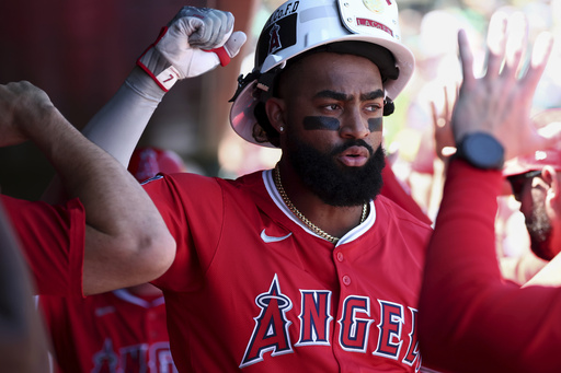 Angelinos evitan barrida con victoria 11-5 sobre Atléticos con destacada actuación de Jo Adell