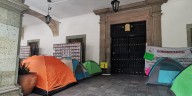 Amanecen el plantón en el zócalo sindicalizados de Telebachillerato