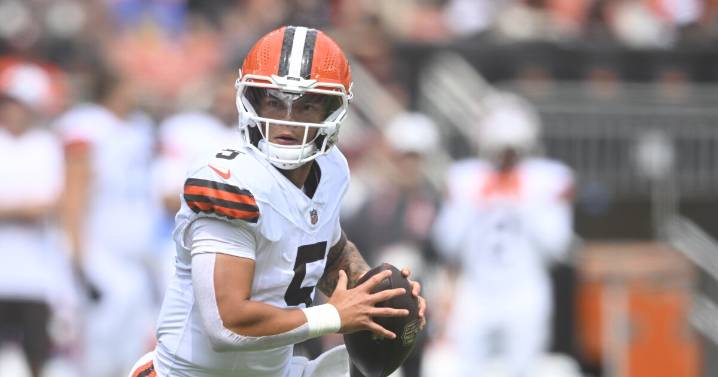 Browns clarify QB situation by trading Pickett, naming Gabriel backup