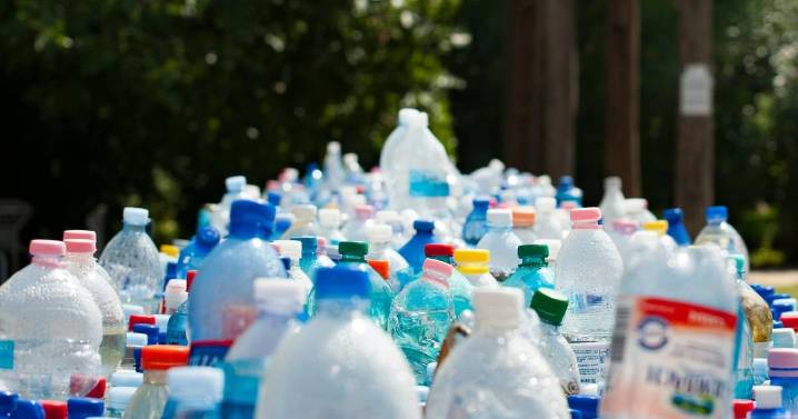 Negociaciones de tratado contra contaminación por plásticos se prolongan sin señales de acuerdo