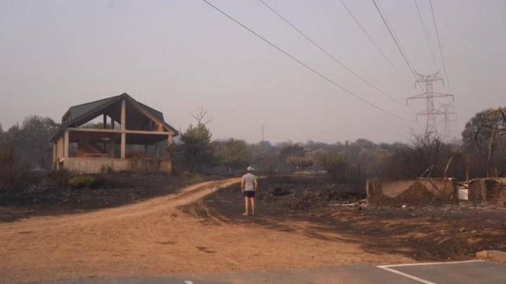 Las rachas de viento complican el incendio de Las Médulas, que deja cuatro heridos: "Fue un torbellino de fuego peligroso"