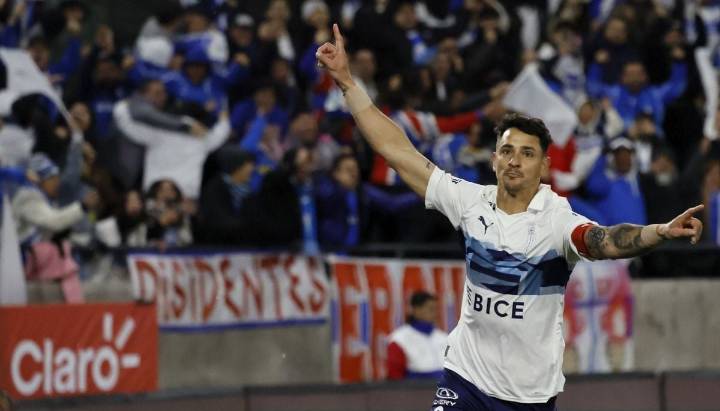 "Estamos viendo al Tottenham": Golazo de Zampedri enloqueció a los hinchas en inauguración del Claro Arena