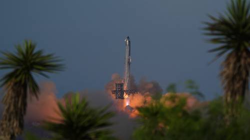SpaceX launch: Starship deploys 8 dummy satellites, then splashes down into Indian Ocean