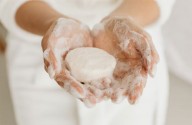 Retiran en Estados Unidos una popular marca de jabón por contener una bacteria que puede causar infecciones graves y hasta sepsis