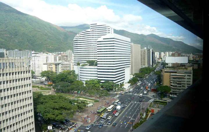 Cierre temporal de la Av. Francisco de Miranda en Sucre