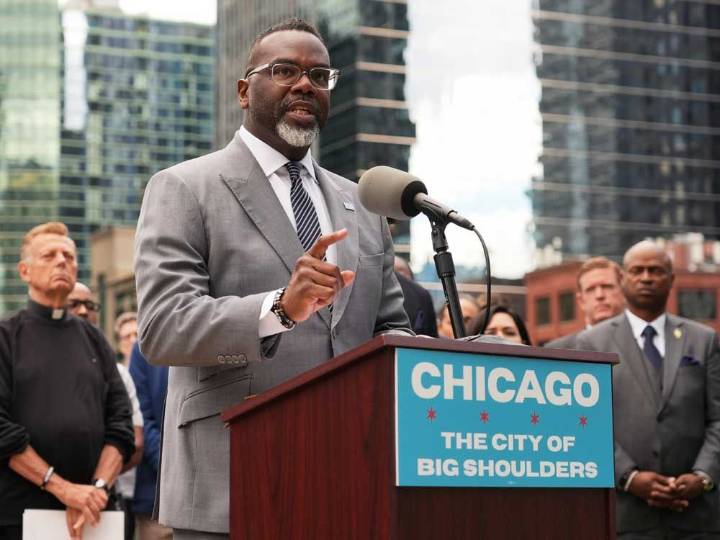 Chicago mayor defies Trump’s immigration crackdown plan for the city