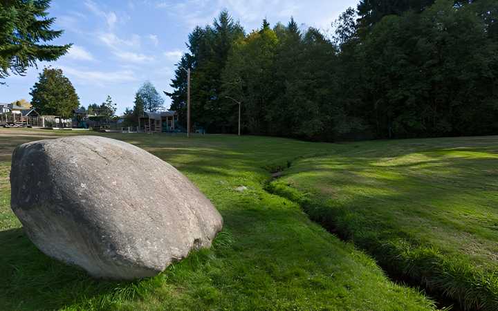 Ladysmith installing new footbridge at Brown Drive Park